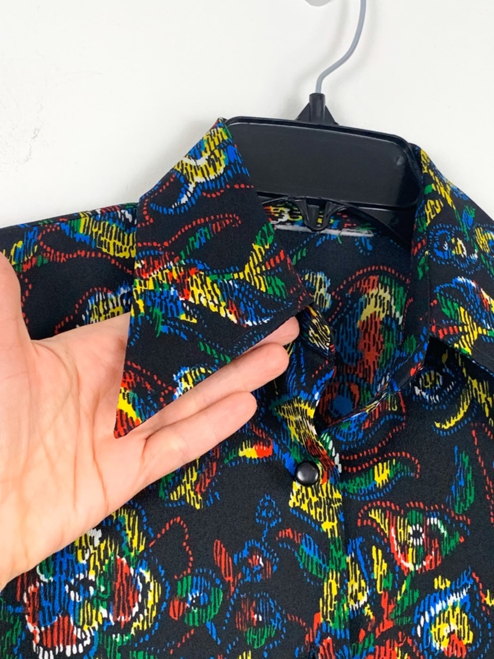 Vintage psychedelic dagger-collar button-up shirt black & flowers fits size 10 - Picture 3 of 8